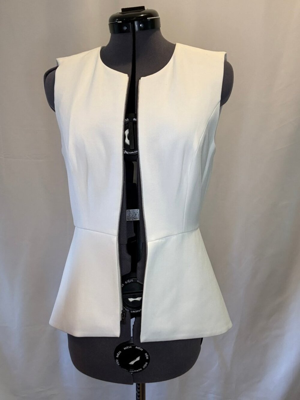BCBG size XS ivory zip front top